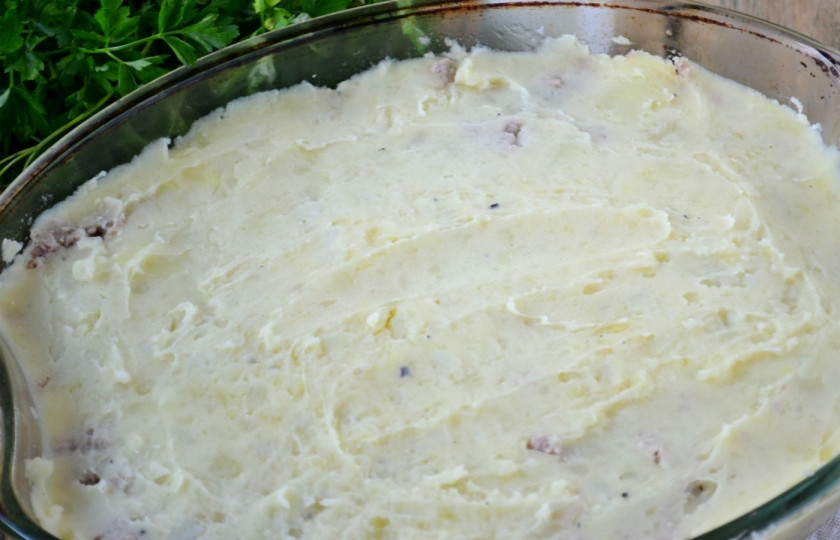 1. Этап. Картофельная запеканка классическая: Накройте сверху второй половиной картофеля.