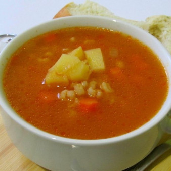 Томатный суп с перловкой