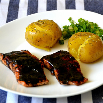 Филе лосося в бальзамической глазури