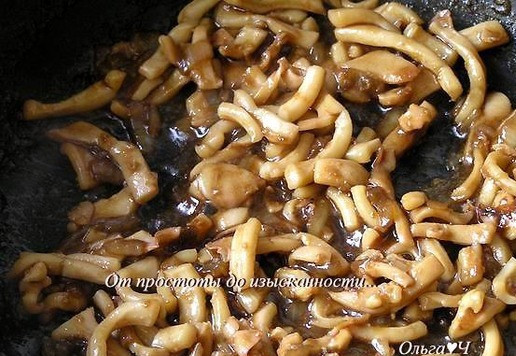 1. Этап. Роллы с кальмарами: Готовьте до загустения. Остудите.