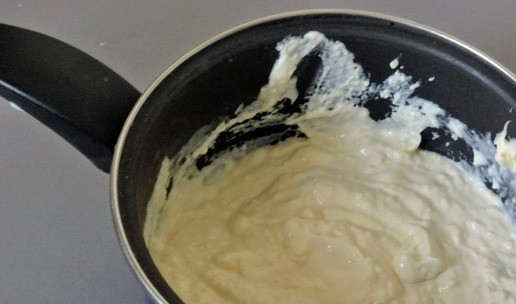 1. Этап. Хот-доги с сырным соусом: Мешать до однородности.