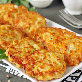 Оладьи из куриной грудки с крахмалом