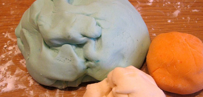 1. Этап. Торт на день рождения мальчику: Итак, у меня получились три цвета: голубой, оранжевый и белый.