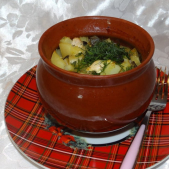 Жаркое из курицы, картошки и грибов