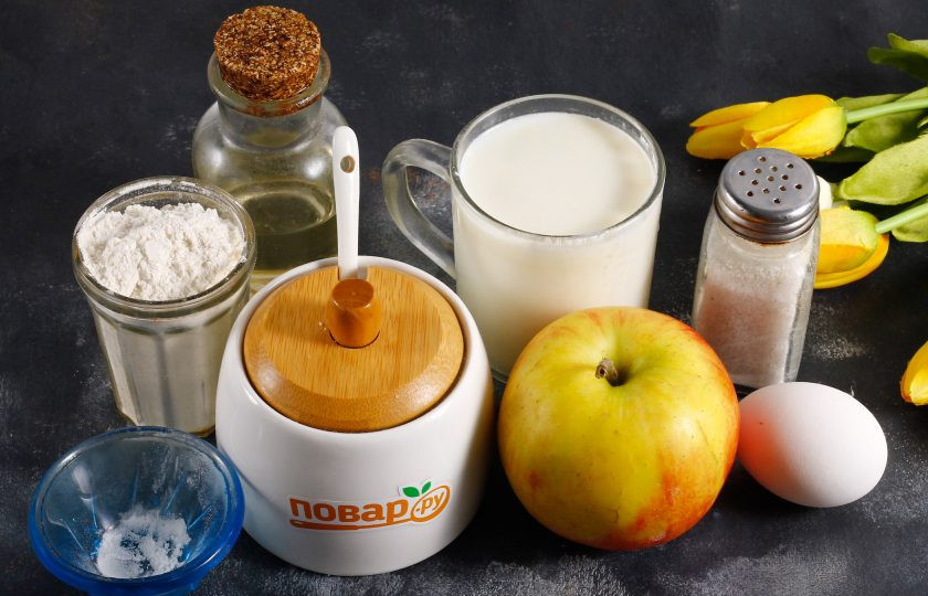 1. Этап. Панкейки на кефире с яблоками: Подготовьте указанные ингредиенты.