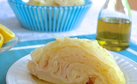 1. Этап. Вареная капуста: 4. Полейте капусту заправкой, при желании добавьте щепотку перца. Можно подавать к столу. Приятного аппетита!