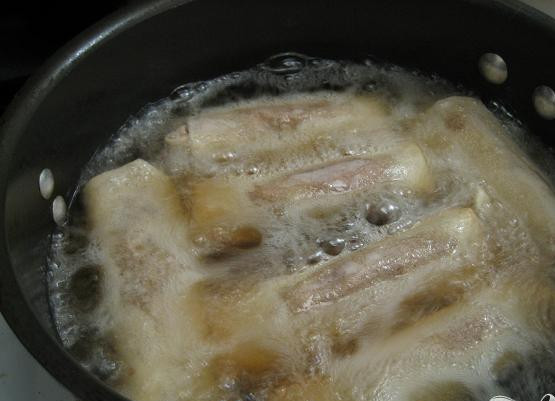 1. Этап. Блины с начинкой: 6. Обжаривайте роллы с двух сторон до золотистой корочки. Приятного аппетита!