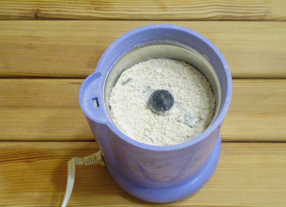 1. Этап. Смузи с овсянкой и бананом: 3. Насколько мелко измельчить хлопья решайте сами.