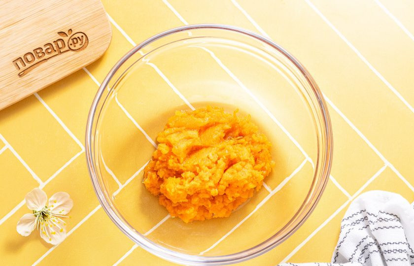1. Этап. Конфеты из батата: Разомните батат в пюре.