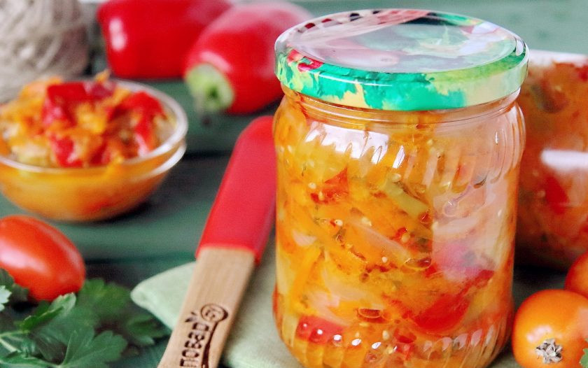 1. Этап. Лечо с петрушкой на зиму: Банки переворачиваем, укутываем и оставляем до остывания, после переносим в темное прохладное место на хранение. Удачных заготовок!