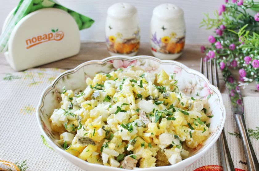 1. Этап. Салат с рыбой без майонеза: Салат с рыбой без майонеза готов. Подавайте на закуску.