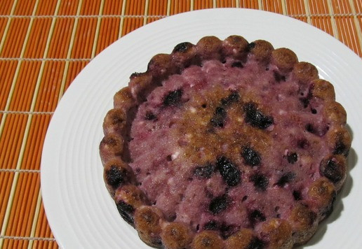 1. Этап. Творожный кекс с ягодами и полентой: Готовый кекс вынуть из формы и остудить. Кекс готов, можно уже и в таком виде подавать к чаю. Но я решила еще смазать кремом.