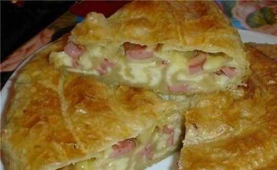 1. Этап. Сырная улитка: По желанию, улитку можно посыпать семенами кунжута. Выпекать нужно примерно 40 минут при температуре 180 градусов. Дайте булочке немного остынуть, после этого уже кушайте.