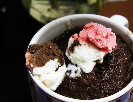 1. Этап. Маффины за 5 минут: 4. Вот и все! Вынимайте из чашки или подавайте прямо так, украсив мороженым. Вкуснейший маффин готов!