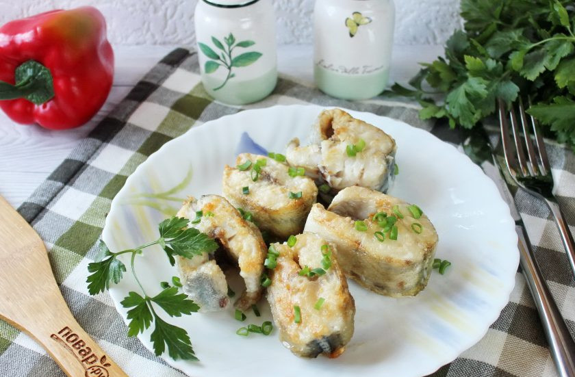 1. Этап. Минтай жареный в муке на сковороде: Жареный минтай в муке на сковороде готов. Подавайте к столу с любым гарниром, овощами, соленьями.