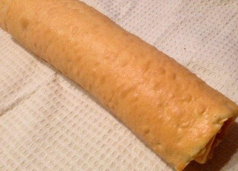 1. Этап. Рулет быстрый: И сразу же сворачиваем плотный рулет.