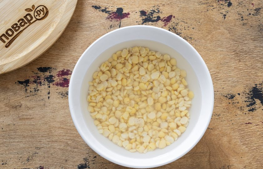 1. Этап. Пюре из гороха: Горох предварительно замочите в воде на 6-8 часов.