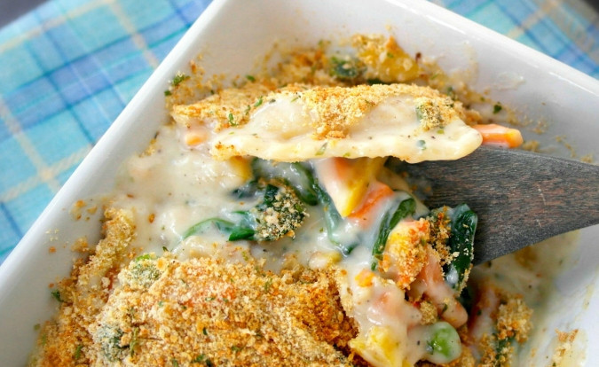 1. Этап. Равиоли в духовке: 6. Запекайте блюдо 10-15 минут до золотистой корочки в духовке при 180 градусах. Приятного аппетита!