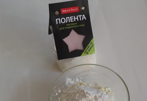 1. Этап. Вареники Ленивые с рисовой полентой: Просеиваю муку.