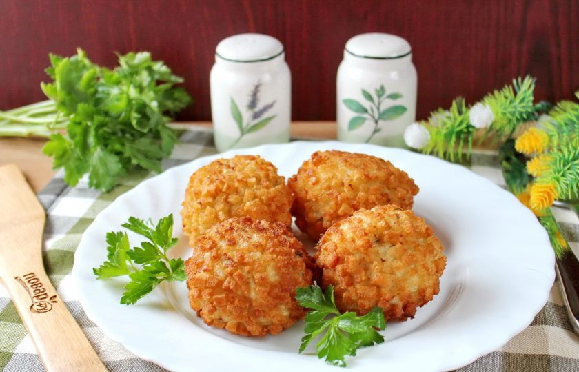 1. Этап. Рыбные котлеты Каштаны: После выложите котлеты в форму и запекайте в духовке, разогретой до 185-190 градусов 15 минут. Рыбные котлеты 