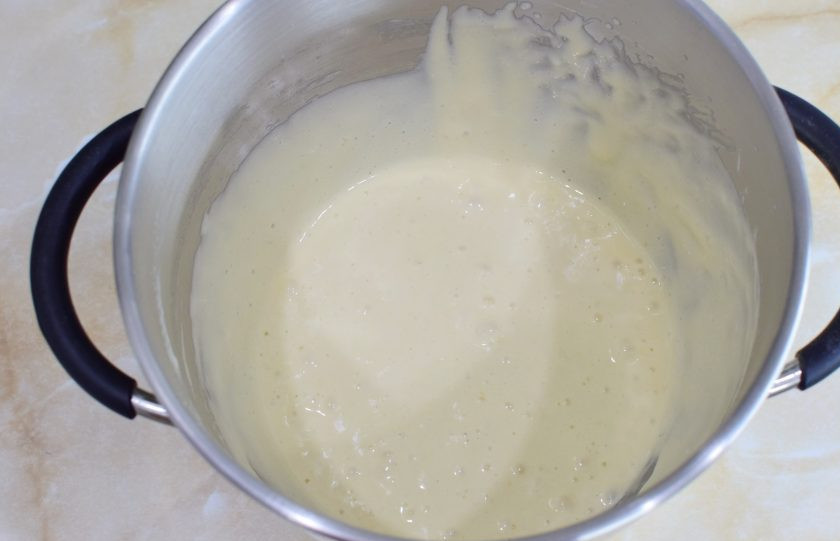 1. Этап. Ванильные кексы с кремом: Тесто получается однородное и в меру густое.