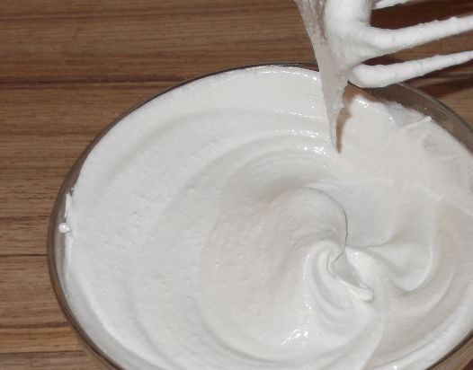 1. Этап. Пирожное воздушное безе: В самом коне добавляем ванильный сахар.