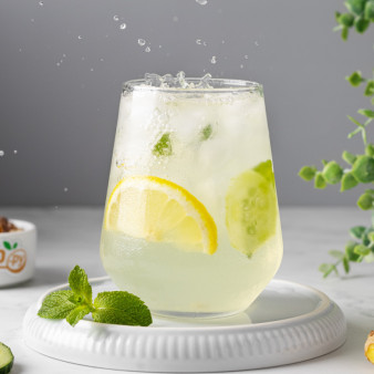 Огуречно-лимонный напиток с имбирём и мятой