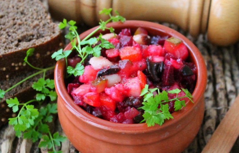 1. Этап. Винегрет с грибами и фасолью: Винегрет с лесными грибами и фасолью готов. Приятного аппетита!