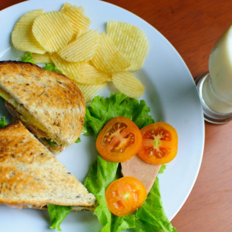 Сэндвич с колбасой