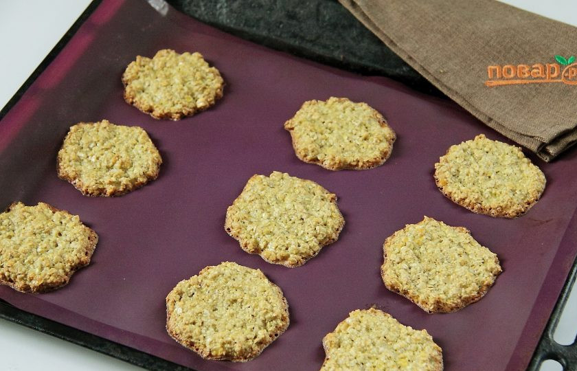 1. Этап. Овсяное печенье без муки и масла: Выпекайте при температуре 180 градусов 20 минут.
