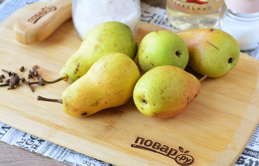 1. Этап. Консервированные груши без стерилизации: Подготовьте все ингредиенты.