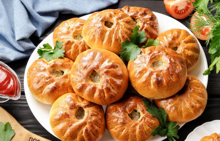 1. Этап. Беляши из дрожжевого теста в духовке: Очень вкусно подавать горячими, но даже на следующий день беляши такие же мягкие и сочные. Приятного аппетита!