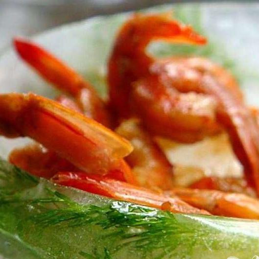 1. Этап. Жгучие креветки в ледяной пиале: 6. В пиалу выкладываем креветки, и сразу подаем.