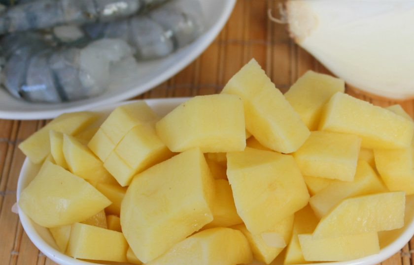 1. Этап. Королевский суп: Далее, кладем картофель. Готовим 25-30 минут.