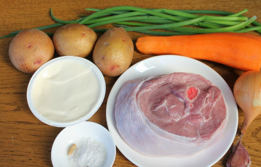 1. Этап. Сырный суп с индейкой: Подготовим ингредиенты.