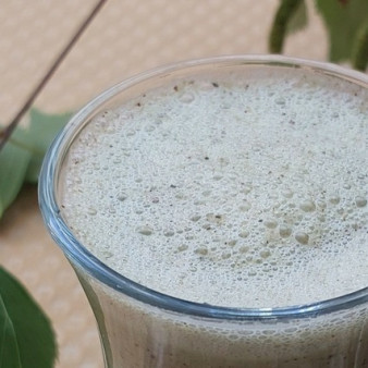 Смузи с кабачком, огурцом, мятой, коноплей