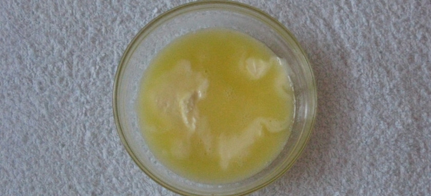 1. Этап. Тесто для трубочек: С помощью микроволновки, растапливаем маргарин. Даем ему остыть до комнатной температуры.