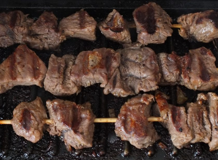 1. Этап. Шашлык на электрогриле: Следите за процессом обжаривания, чтобы не пересушить шашлык.