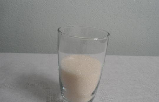 1. Этап. Морс из вишни замороженной: 3. Добавьте сахар по вкусу.