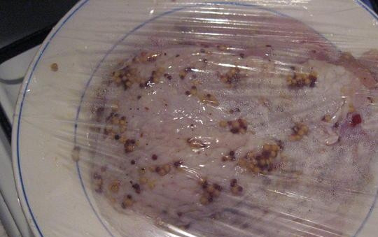 1. Этап. Грудка индейки в рукаве в духовке: Грудку индейки помойте и натрите маринадом. Уберите птицу под плёнку в холодильник на ночь.