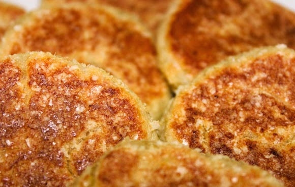 1. Этап. Творожно-банановое печенье: 5. После аккуратно переверните и еще минут 10 подрумяньте с другой стороны. Вот такое классное печенье получится в результате. Отличный десерт к чаю для детей и взрослых.