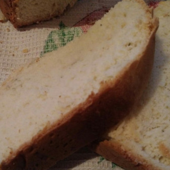 Хлеб с луком и сыром в хлебопечке