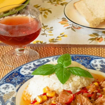 Мясное рагу с кукурузой