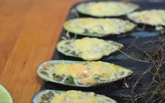 1. Этап. Мидии с сырно-чесночным соусом: 10. Запекайте буквально 7-8 минут. Приятного аппетита!