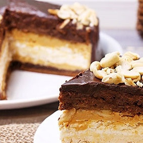 Торт Сникерс с безе