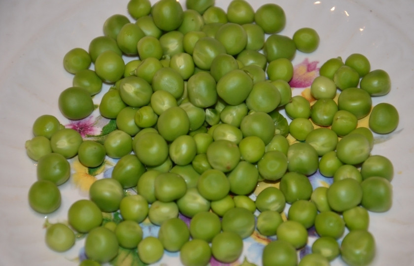 1. Этап. Постный суп из брокколи: Подготавливаем зеленый горошек. Если нет свежего, можно взять замороженный или консервированный.