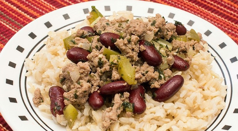 1. Этап. Рис с индейкой: Или выложить индюшачий фарш с овощами поверх риса. Приятного аппетита!