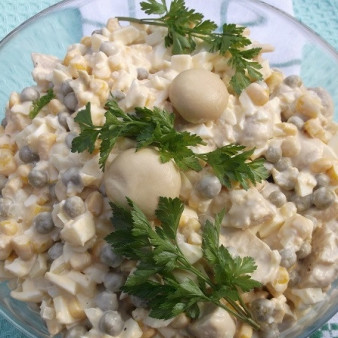 Салат с сыром и грибами