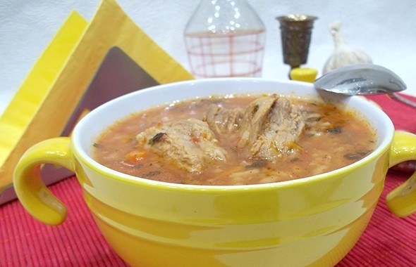 1. Этап. Классический суп Харчо: Варите харчо ещё 15 минут. За 5 минут до готовности добавьте соль и перец. Приятного аппетита!