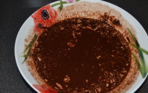 1. Этап. Кекс мраморный в мультиварке: 4. Растопить шоколад с маслом на водяной бане или в микроволновке.